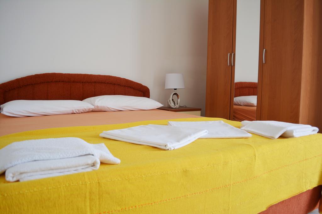 Suz-Ana Apartment Trogir Bagian luar foto