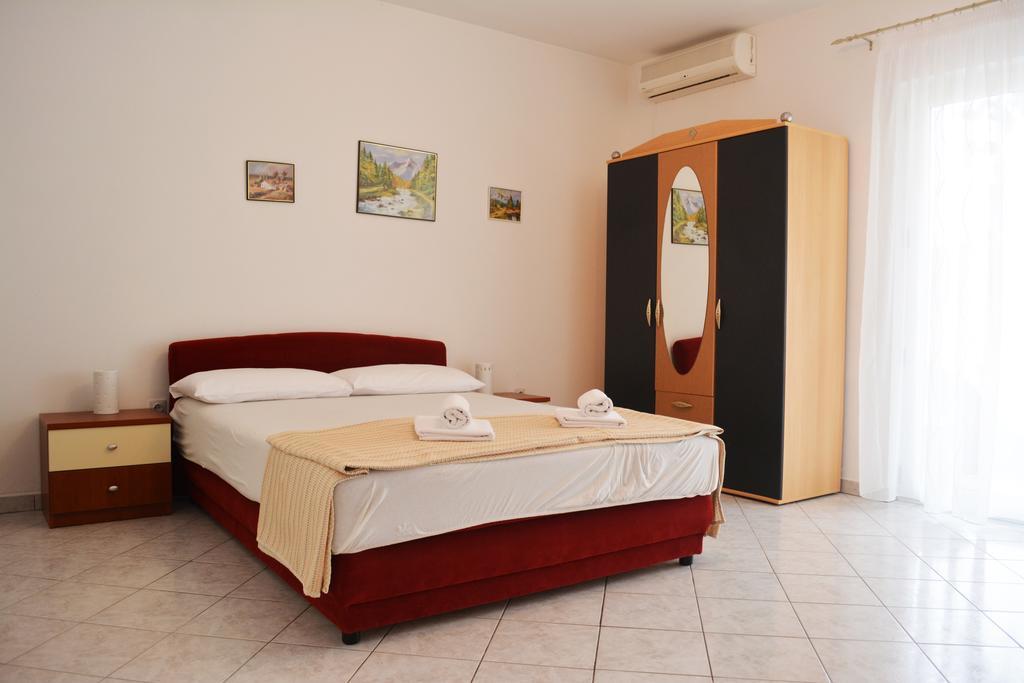 Suz-Ana Apartment Trogir Bagian luar foto